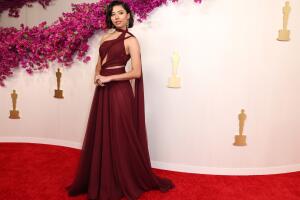  Xóchitl Gómez eligió este tono atintado con este vestido. 