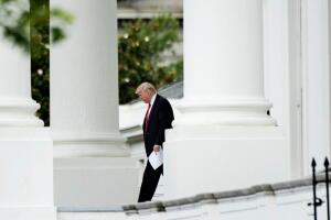 Trump en el exterior de la Casa Blanca