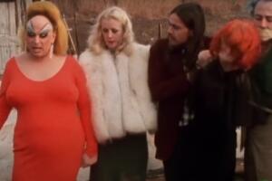 Escena de 'Pink flamingos'