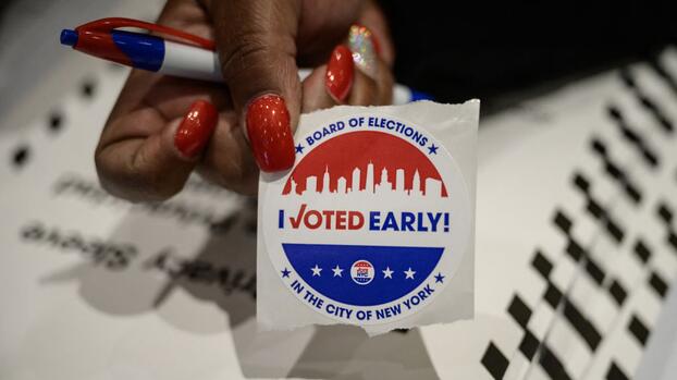 Nueva York elige candidatos a la alcaldía en primarias con nuevo (y complicado) sistema de votación