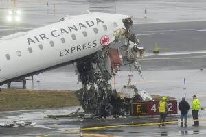 APTOPIX LaGuardia Crash