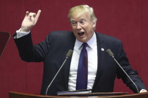 Trump en medio de su discurso ante la Asamblea Nacional de Corea del Sur.