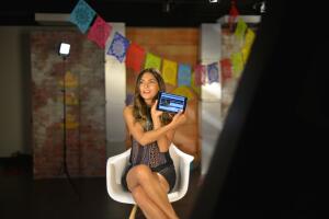En el backstage con Ale Espinoza durante su Facebook Live