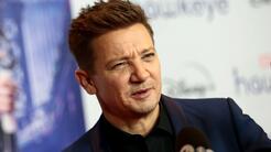 Jeremy Renner reaparece tras sufrir accidente que lo dejó al borde de la muerte