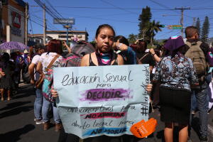Marcha del día internacional de la mujer en El Salvador