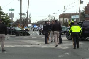 Peatón muere en accidente múltiple que involucró cinco autos en Clifton, Nueva Jersey.