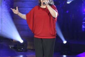 Los looks de las chicas en La Reina de la Canción