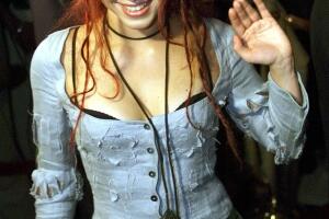 Shakira pelirroja