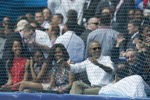 Obama disfruta del juego de béisbol en La Habana