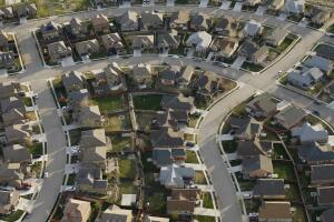 Votantes rechazan Propuesta 5 que otorgaba más recursos para vivienda asequible