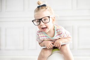 meninca-oculos-penico-0518-1400x800.jpg