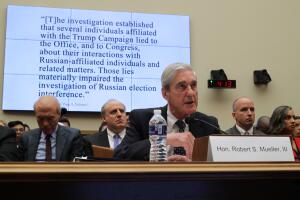 El exfiscal especial Robert Mueller en la segunda audiencia del día, con el Comité de Inteligencia de Representantes.