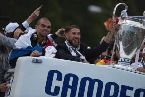 Ramos casi es golpeado por una rama