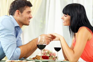Trabalho científico aponta que homens usam a comida para impressionar as parceiras