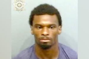 Sujeto detenido por robo de vehículo en Atlanta