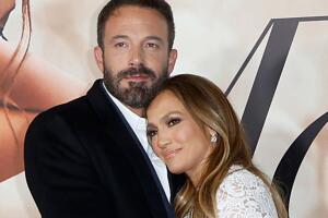 JLo y Ben Affleck se comprometen: la cantante presume así su enorme anillo de diamantes