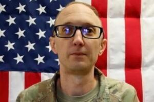 El capitán Cody Khork, de Winter Haven, está entre los seis reservistas muertos en un ataque con dron contra un centro de mando en Kuwait.

