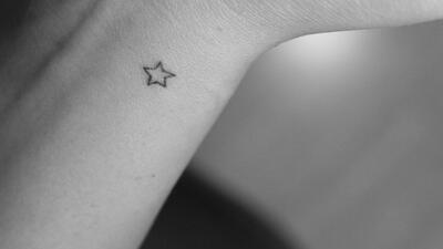 tatuaje de dibujo de estrellas