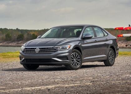 <h3 class="cms-H3-H3"><b>Volkswagen Jetta</b></h3>
<br>
<br>
<b>Precio promedio: </b>10,634 dólares
<br>
<b>Porcentaje promedio por debajo del valor de mercado: </b>10.7%
<br>
<b>Ahorro promedio: </b>1,228 dólares