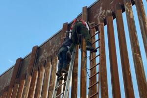 El Paso border fence rescue, June 2022