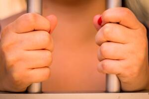 Demandan al Departamento Correccional de Utah por negar tratamiento a persona transgénero