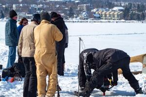 Crucifijo gigante sumergido en el lago Michigan