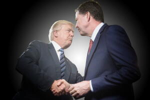 Donald Trump y James Comey se dan la mano en un encuentro en la Casa Blanca en enero de 2017.