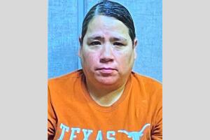 cuidadora arrestada golpear maltratar anciana san antonio texas