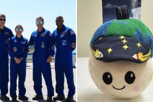 RISE, el peluche de Lucas Ye, un niño de California, que viaja en la misión de Artemis II.