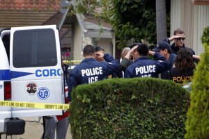 Agentes federales de ICE durante un operativo