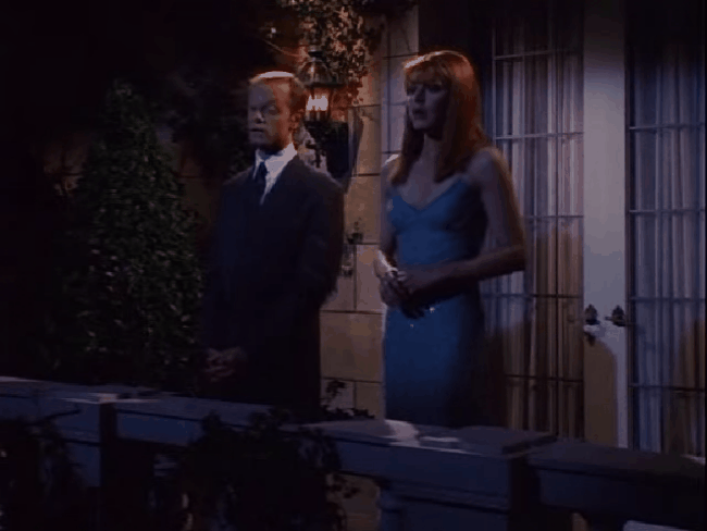 frasier-niles-daphne-beso.gif