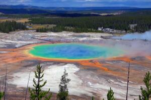 yellowstone-0419-1400x788.jpg