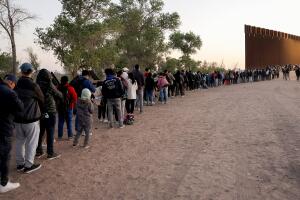 Indocumentados casados con ciudadanos de los EE.UU. pudieran regular su estatus migratorio