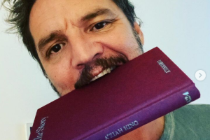 Pedro Pascal es un ávido lector 