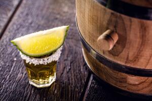 tequila-shot-limon-barrica.jpg