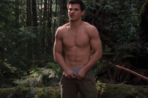taylor_lautner_sin_playera_crepusculo.jpg