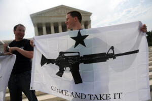 Protesta a favor del derecho a portar armas frente al Supremo en Washington DC.
