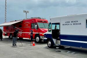 Intensifican búsqueda de bombero desaparecido en Long Beach mientras buceaba