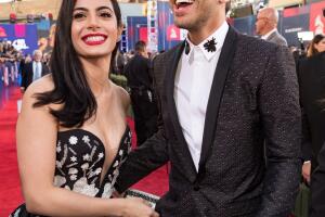 Emeraude Toubia y Prince Royce