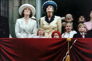 the-crown-leonora-Knatchbull-