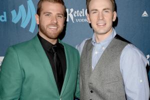 Fotos de hermanos famosos y guapos