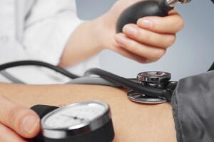 Saiba como controlar a pressão arterial com exercícios físicos