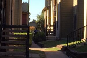 Hallan a una bebé recién nacida en un basurero en el noroeste de Austin