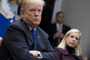 El presidente, Donald Trump, junto a la secretaria de Seguridad Nacional, Kirstjen Nielsen, durante una reunión sobre inmigración en la Casa Blanca el 4 de enero de 2018.