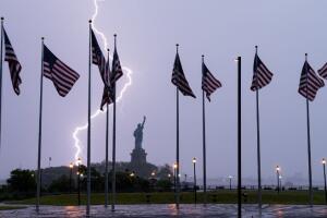Nueva York se prepara para tormentas severas con riesgo de inundaciones.