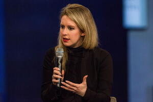 Elizabeth Holmes deberá pagar una multa y no podrá dirigir una empresa pública en la próxima década.