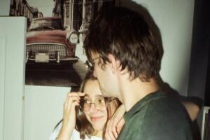 Aleksandr Zhadan y Karina Vyalshakaeva se conocieron en Tinder gracias a una herramienta de Inteligencia Artificial.