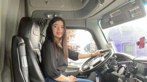 De presentadora a "Camionera" en EEUU: El increíble cambio de una joven hondureña 6 ?url=http%3A%2F%2Fuvn brightspot.s3.amazonaws.com%2F7d%2F3f%2F4c784e9542108a3915a35093b27d%2Fresizes%2F500%2Fimg 1345 2