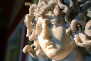 medusa-estatua.jpg