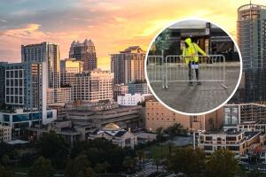 Orlando refuerza la seguridad en su centro instalando barricadas en Orange Avenue y busca transformar la calle en una vía de dos sentidos.